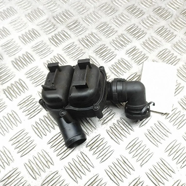 Engine mount vacuum valve – Porsche 911 991 (2011-2019)