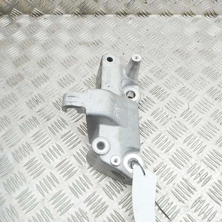 Engine mounting bracket 31686307