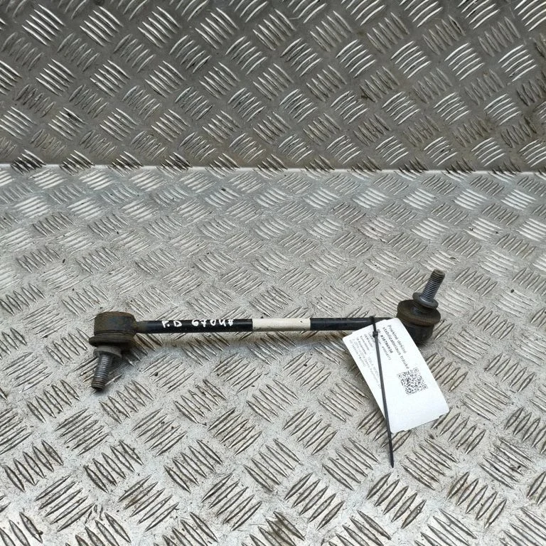 Priekšējā stabilizatora atsaite – Tesla Model S (2012-)