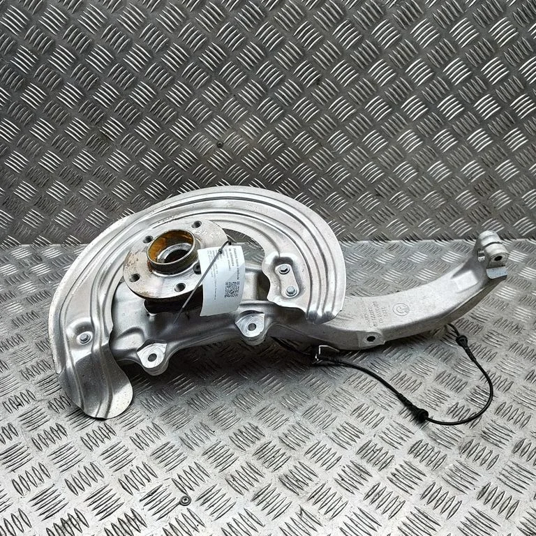 Front wheel hub 8831227