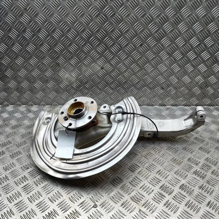 Front wheel hub 8831228