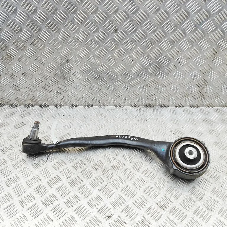 Priekšējā apakšējā svira/svārsts LR072469