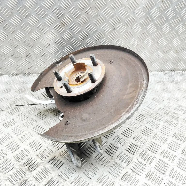 Rear wheel hub LR043594