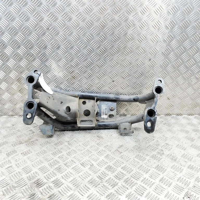 Gearbox mounting bracket LR062114