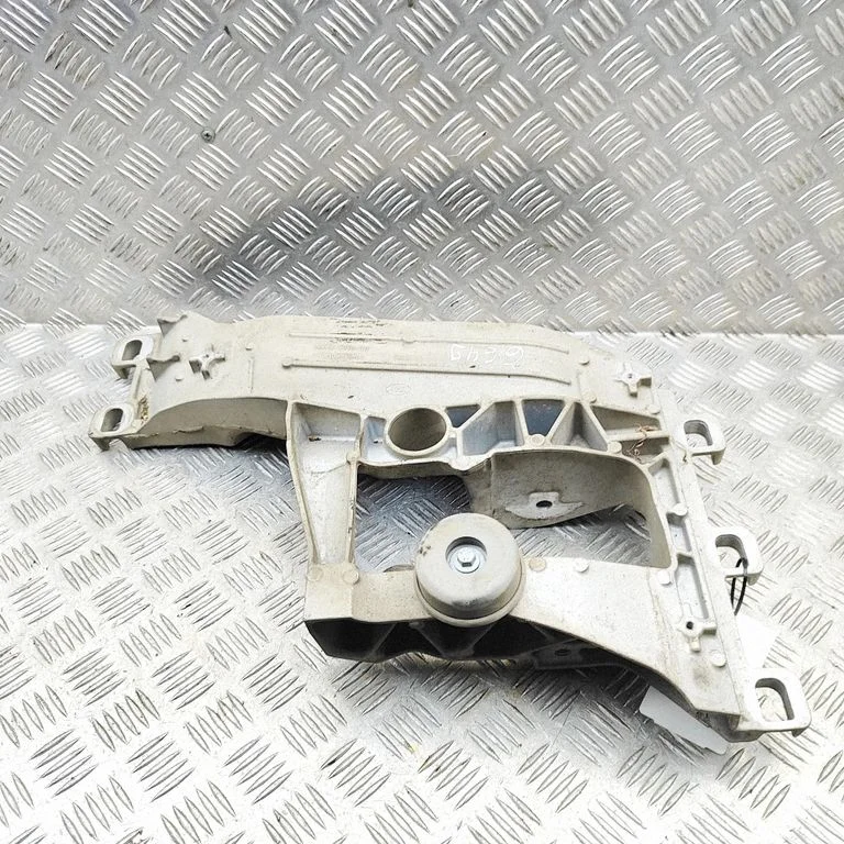 Gearbox mounting bracket – Land Rover Range Rover Evoque L551 (2018-)
