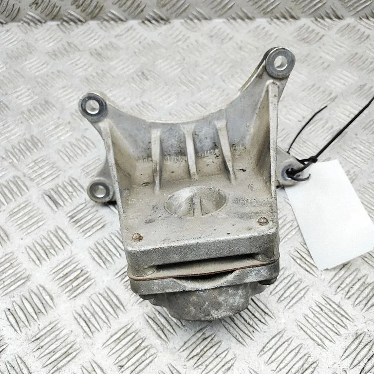 Ātrumkārbas stiprinājuma kronšteins 670004299
