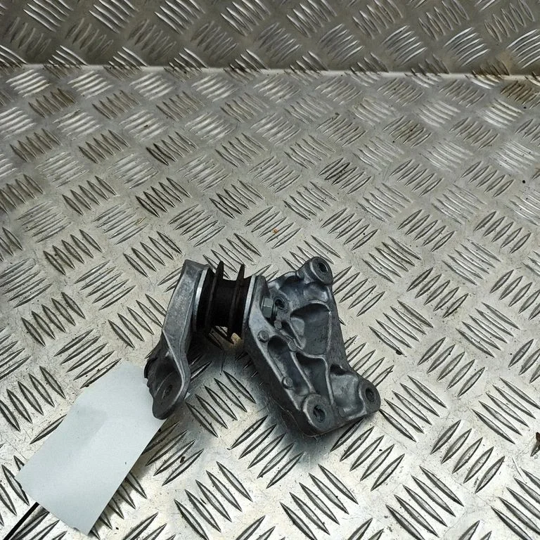 Gearbox mounting bracket 5A16555