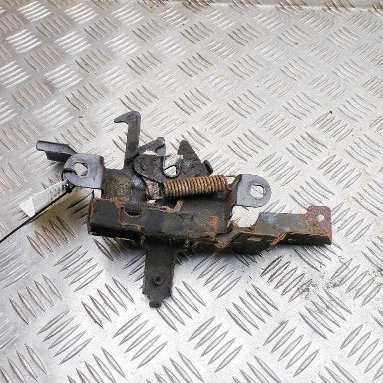 Motora pārsega slēdzene 8980745615