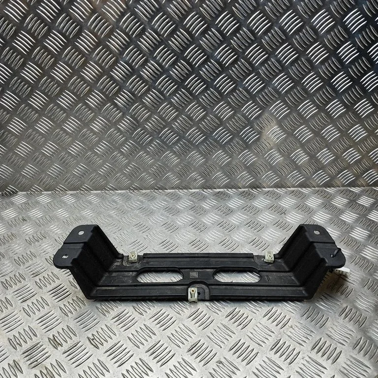 Center/middle under tray cover 9491056
