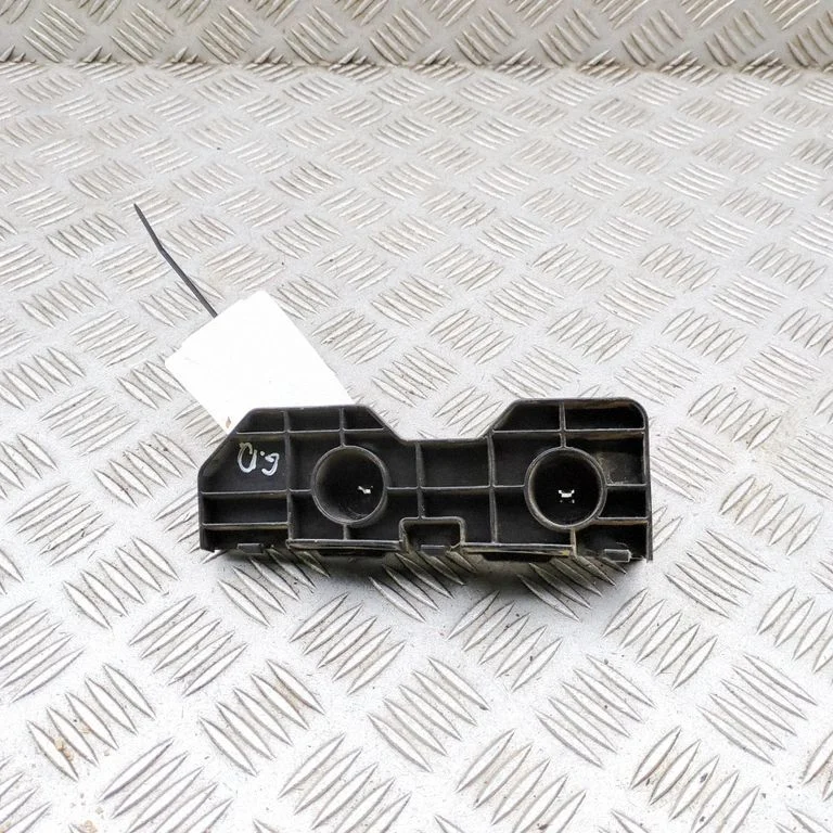 Rear bumper mounting bracket SA3HK2804421
