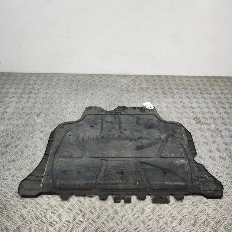 Motora dibena aizsargs 5Q0825236