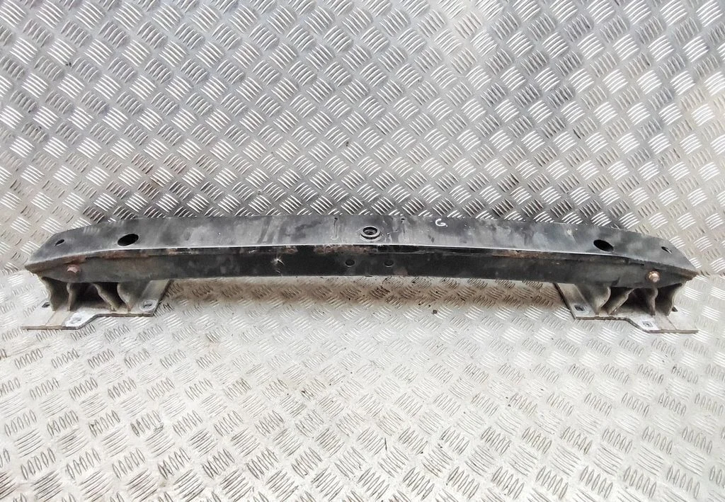 Rear bumper cross member LR054330