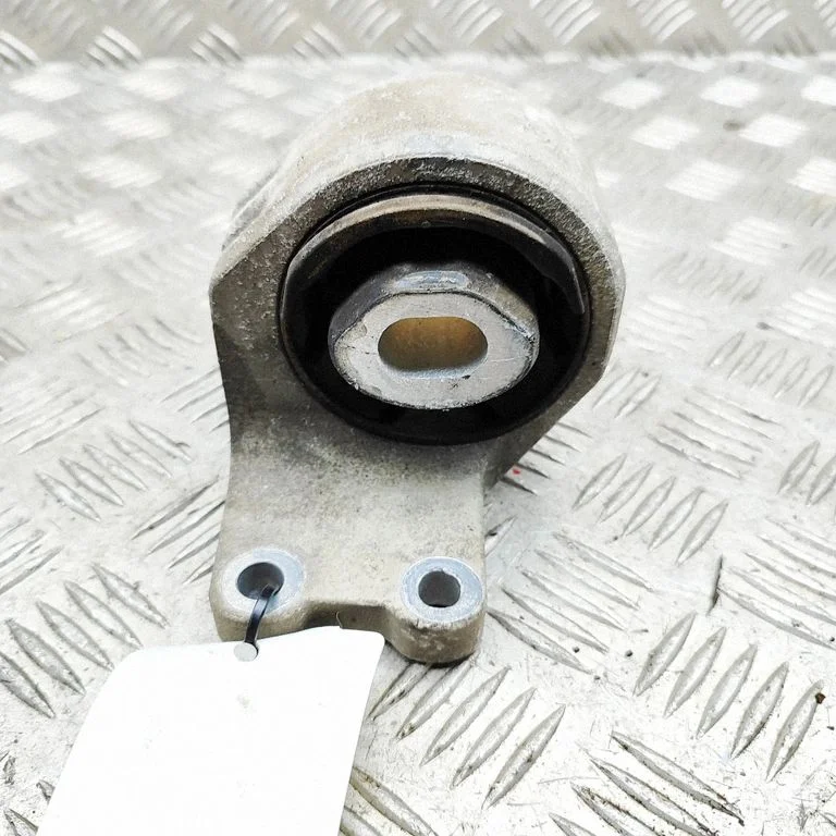 Gearbox mount LR092039