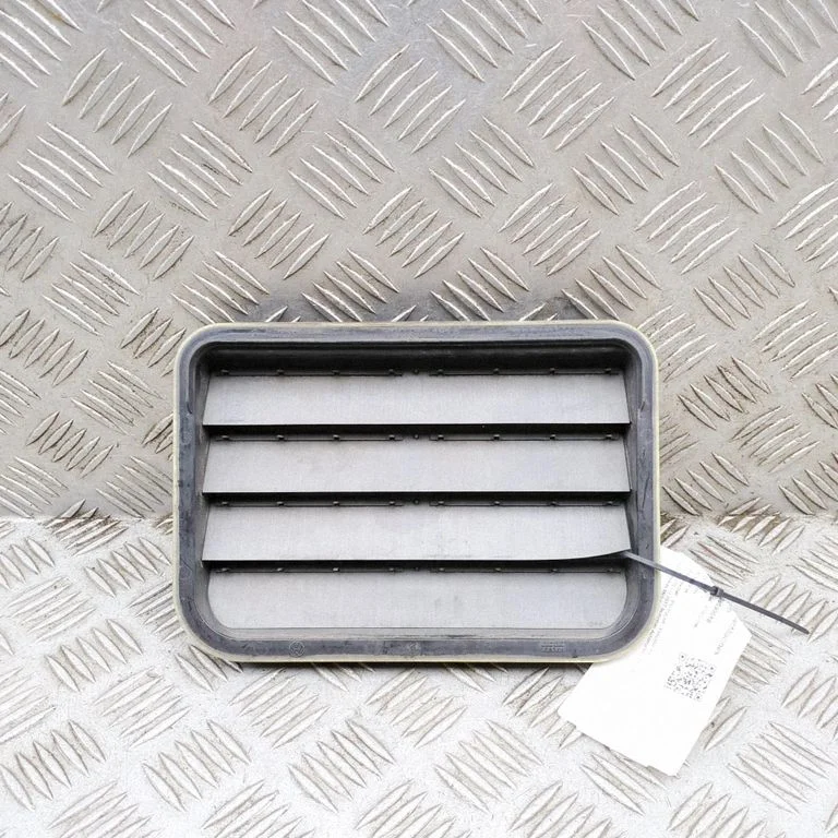 Quarter panel pressure vent 7PP819181A