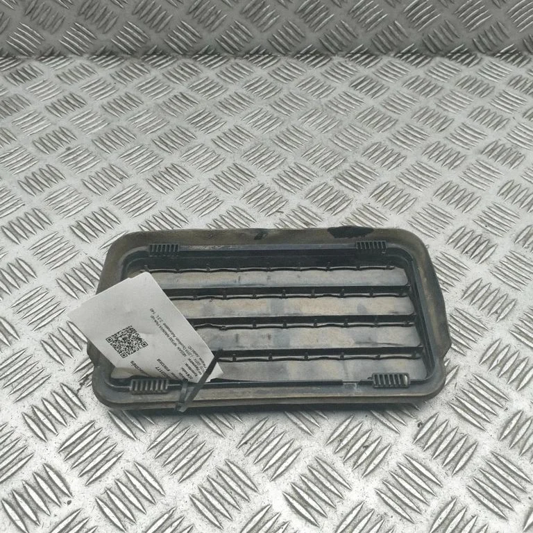 Ventilācijas režģis 768044JG0D