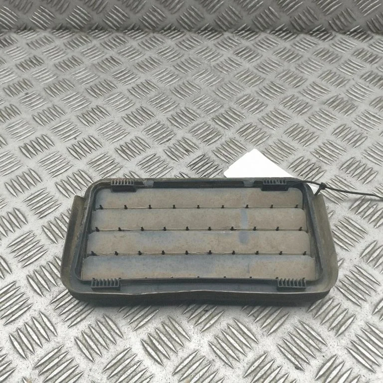 Ventilācijas režģis 768044JG0D