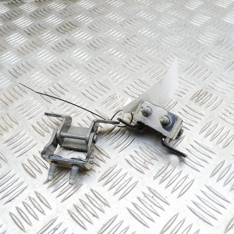 Tailgate/trunk/boot hinge SA3F6306100U