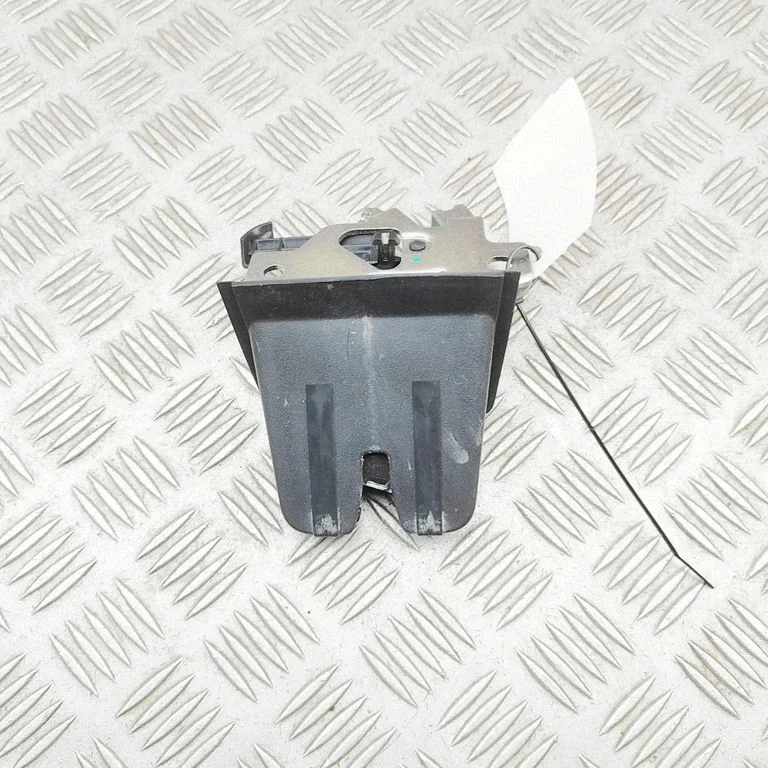 Aizmugurējā vāka slēdzene 3G0827505C