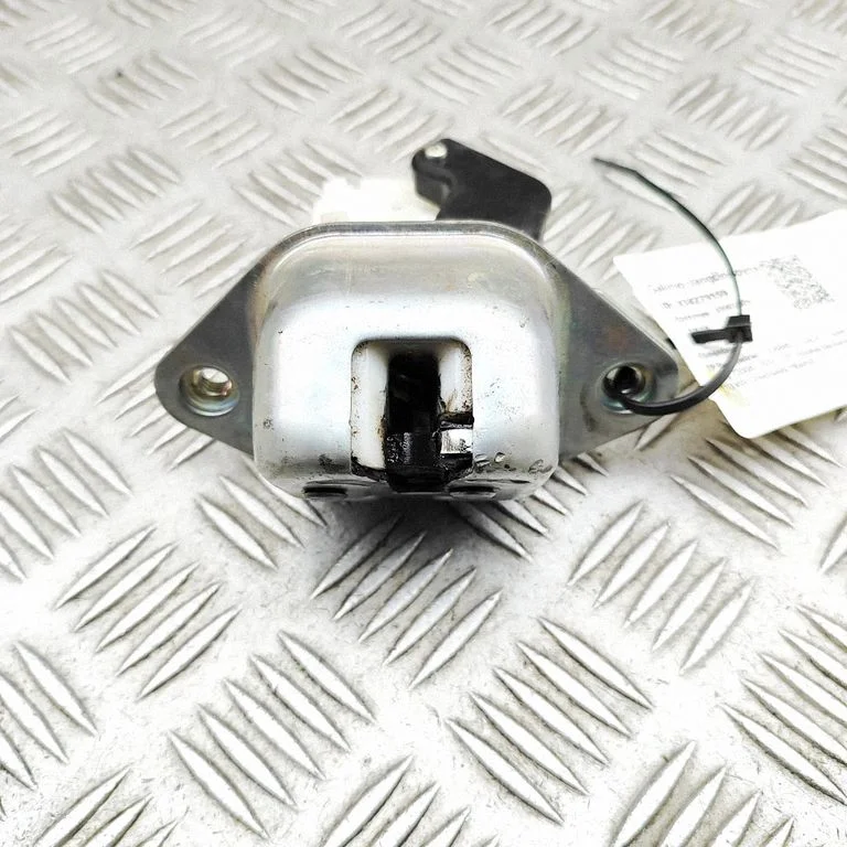 Aizmugurējā vāka slēdzene 63032FG111