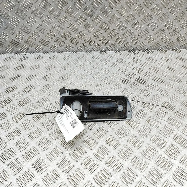 Aizmugurējā vāka atvēršanas rokturītis (ārējais) 2K0827565H