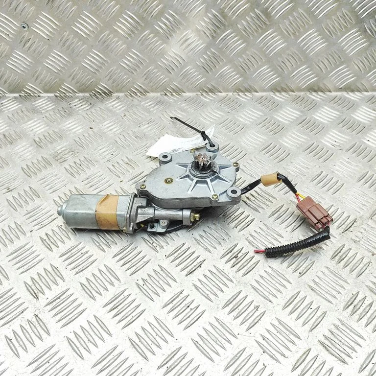 Priekšējā loga pacēlāja motoriņš 72215TR0A01