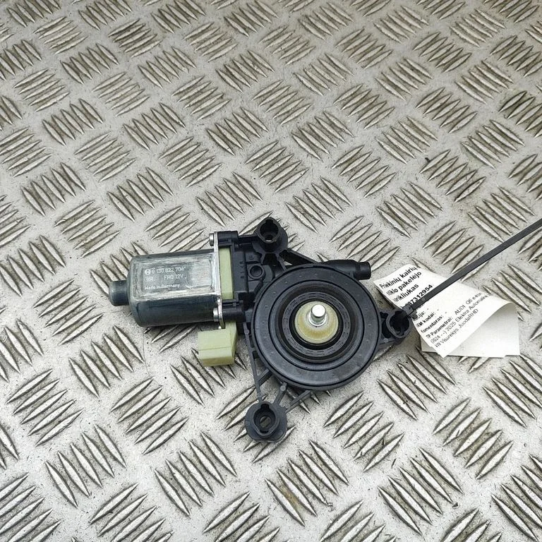 Priekšējā loga pacēlāja motoriņš 8W0959802