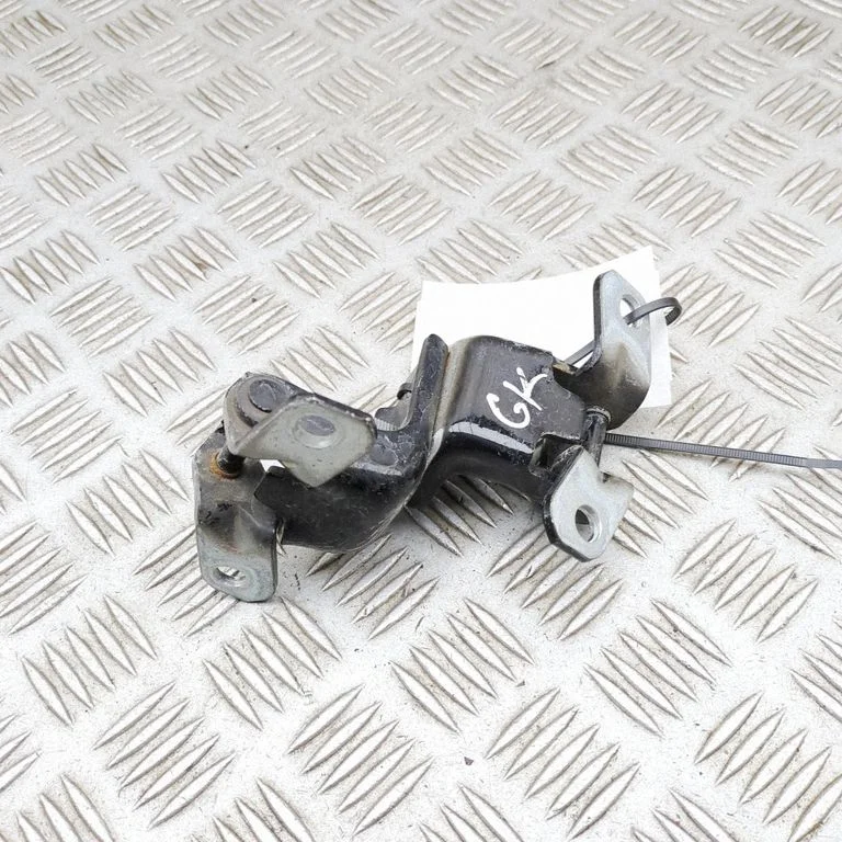 Aizmugurējā apakšējā eņģe KBB373210