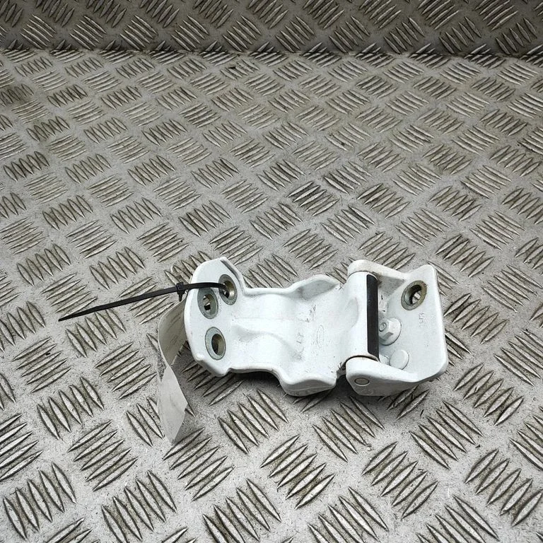 Aizmugurējā augšējā eņģe HK31V42982AE