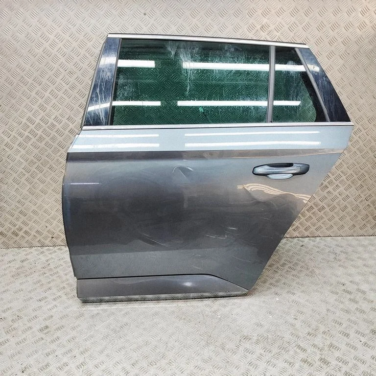Aizmugurējās durvis 3V9833311