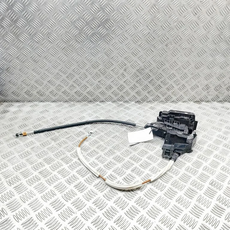 Aizmugurējo durvju slēdzene A2230030999