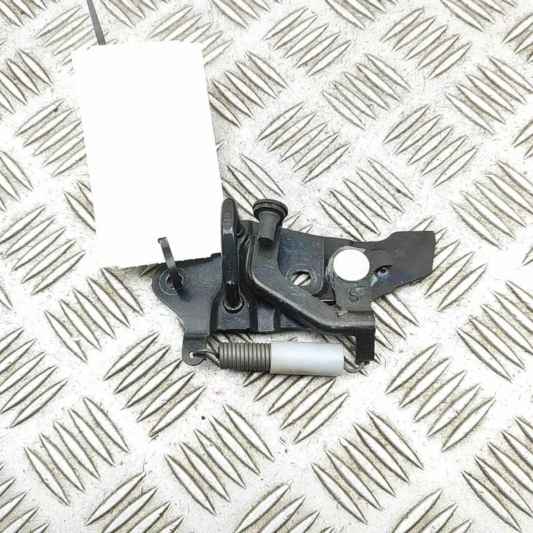 Rear door lock loop/hook striker SU00309190