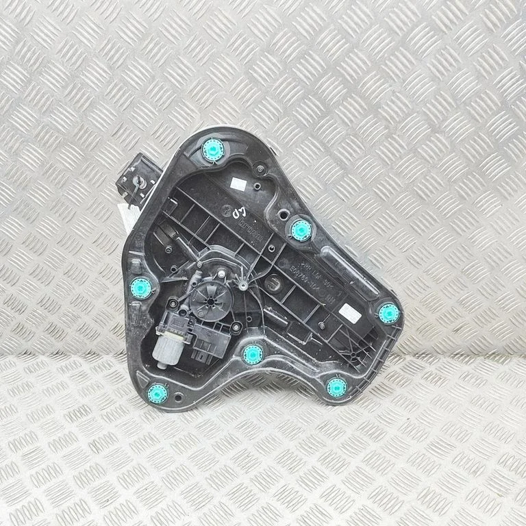 Rear window lifting mechanism without motor 5Q0959407G