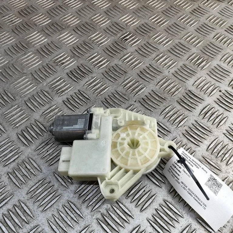 Rear door window regulator motor 5Q4959811G