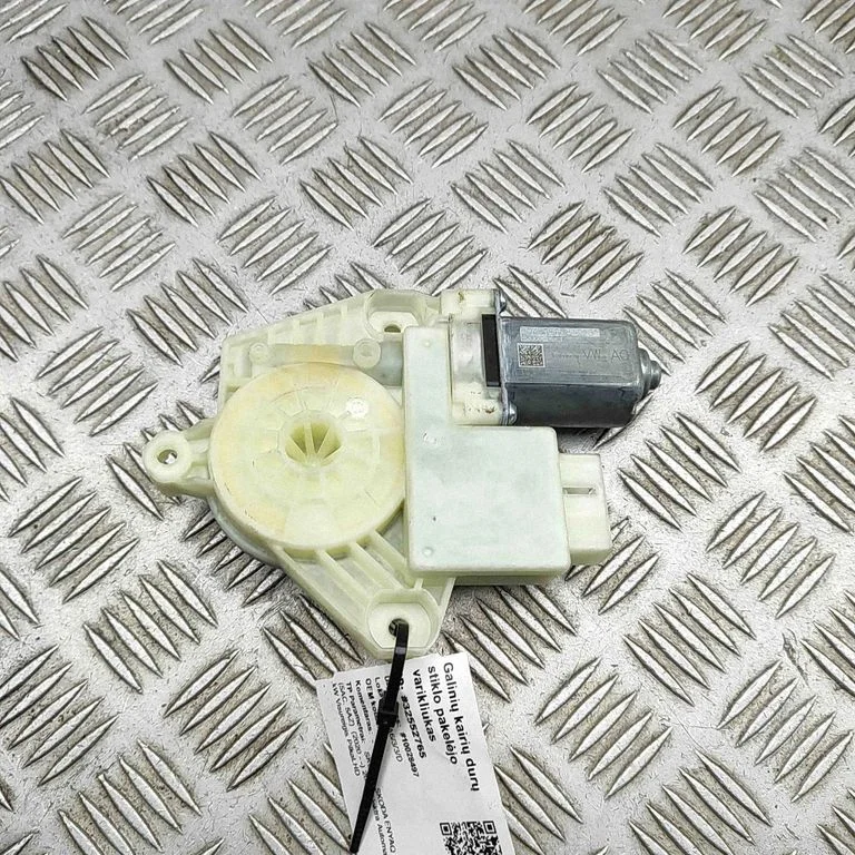Aizmugurējā loga pacēlāja motoriņš 5Q4959812G