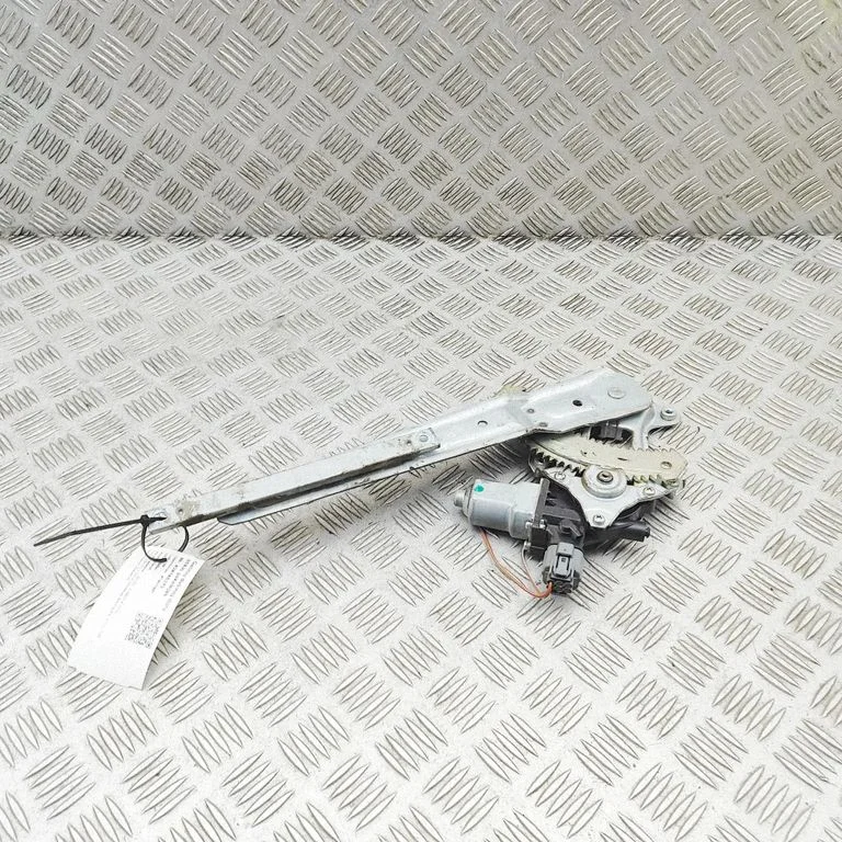 Aizmugurējā el. loga pacēlāja mehānisms bez motoriņa 8981670890