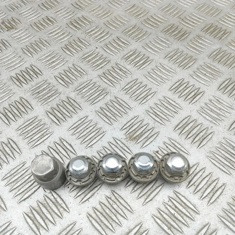 Anti-theft wheel nuts and lock – Hyundai Ioniq 5 (2021-)