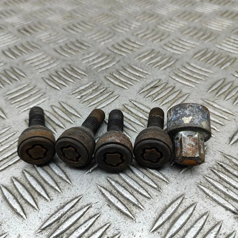 Anti-theft wheel nuts and lock – BMW Z4 E89 (2009-2017)