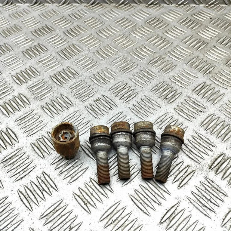 Anti-theft wheel nuts and lock – Volkswagen Touareg II (2010-2018)