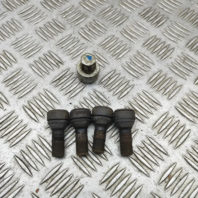 Anti-theft wheel nuts and lock – BMW 6 Series F12 F13 (2010-2018)
