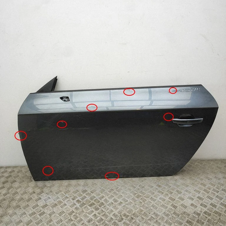 Priekšējās durvis (kupejai) 8S0831051A