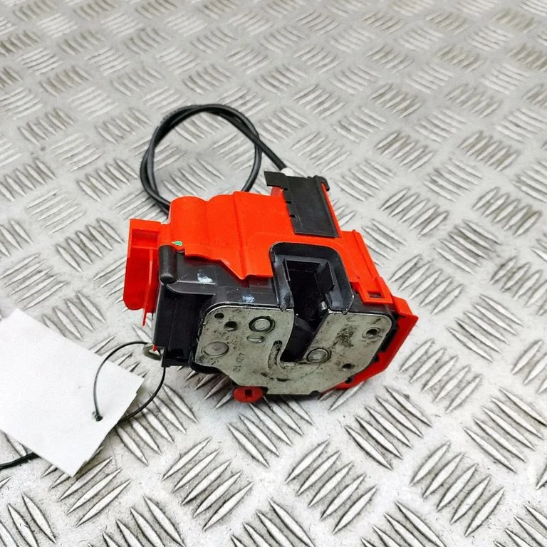 Front door lock 69978700