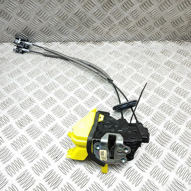 Priekšējā slēdzene (pie roktura) 81310G5060