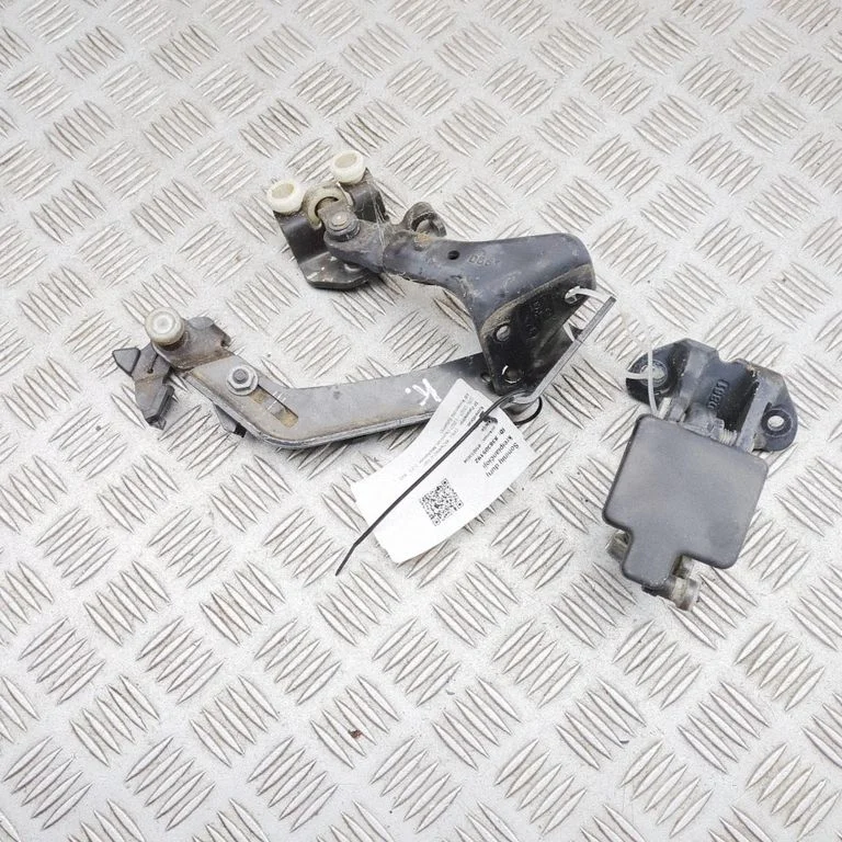 Sliding door lower roller guide/hinge – Opel Movano C (2022-)