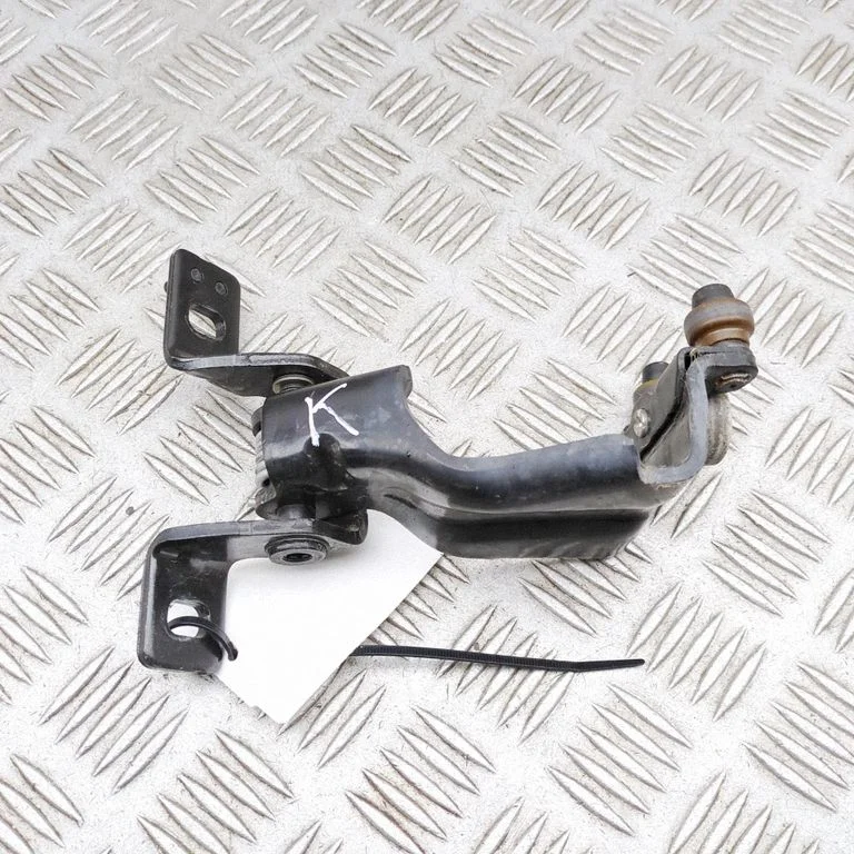 Sliding door lower roller guide/hinge 1T3843303L