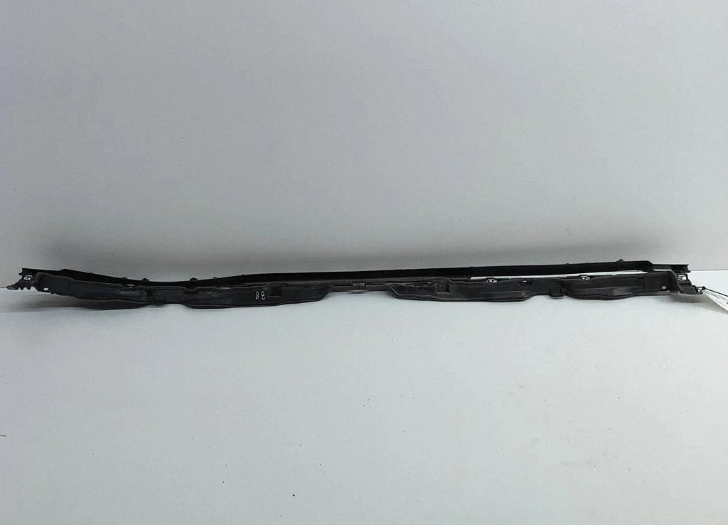Dashboard cross member/frame bar – Tesla Model Y (2020-)