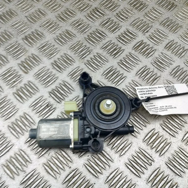 Priekšējā loga pacēlāja motoriņš 8W0959801