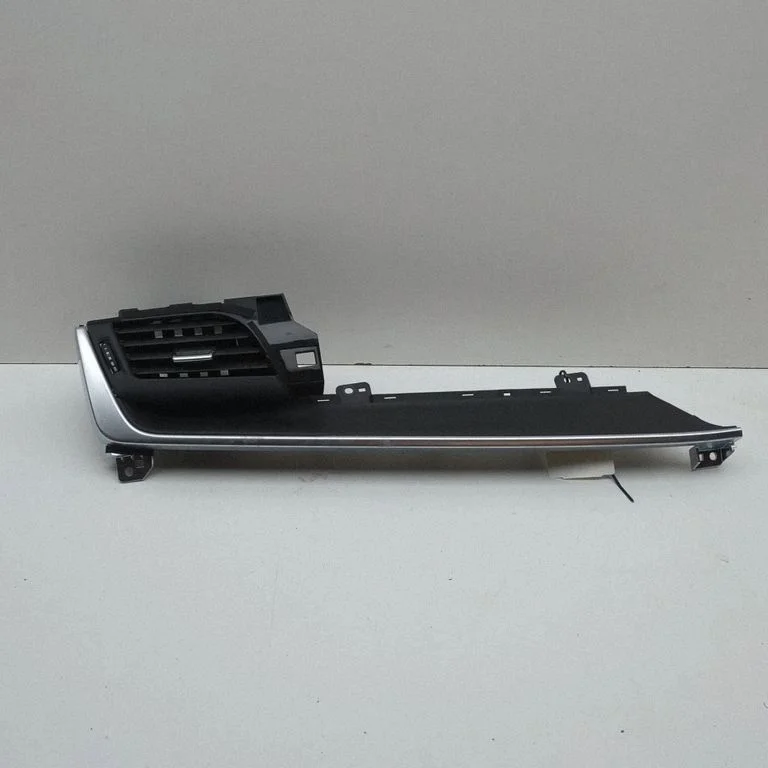 Kratka nawiewu szyby 68411HN20A