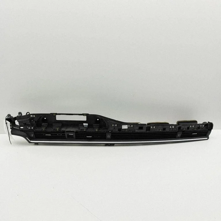 Kratka nawiewu szyby 8W2820901C
