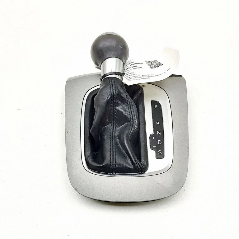 Pārnesumu pārslēga sviras apdare (plastmasas) 8U2713139F