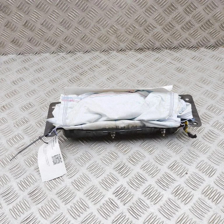 Knee airbag LJ7BS042A00AG